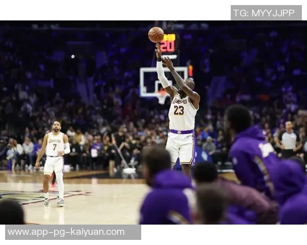 乔治表现平平17投仅中6得17分3篮板3助攻并遭遇5次犯规